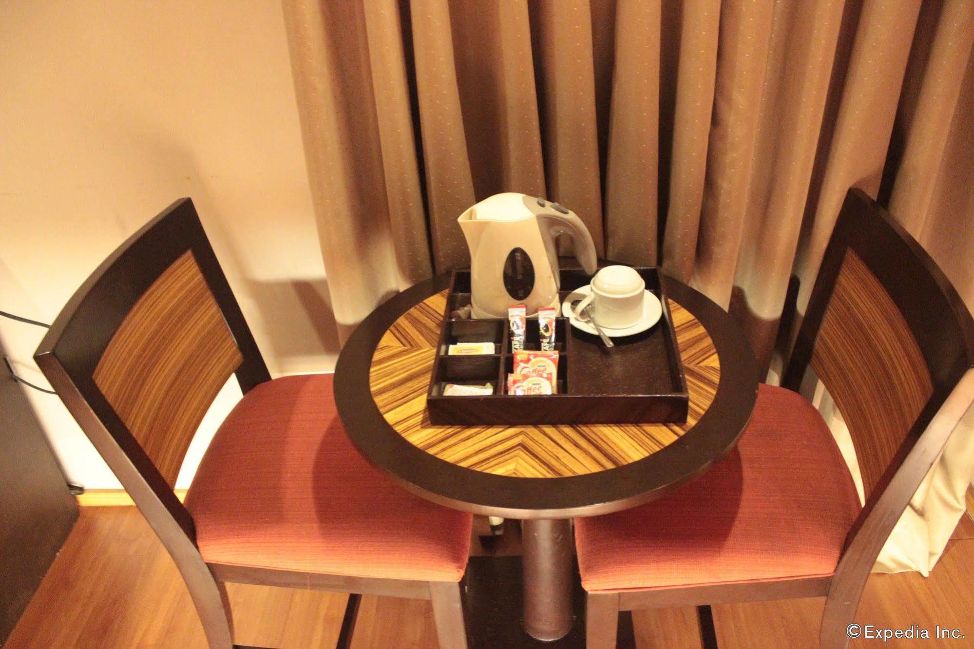 Soleste Suites Quezon City Dış mekan fotoğraf