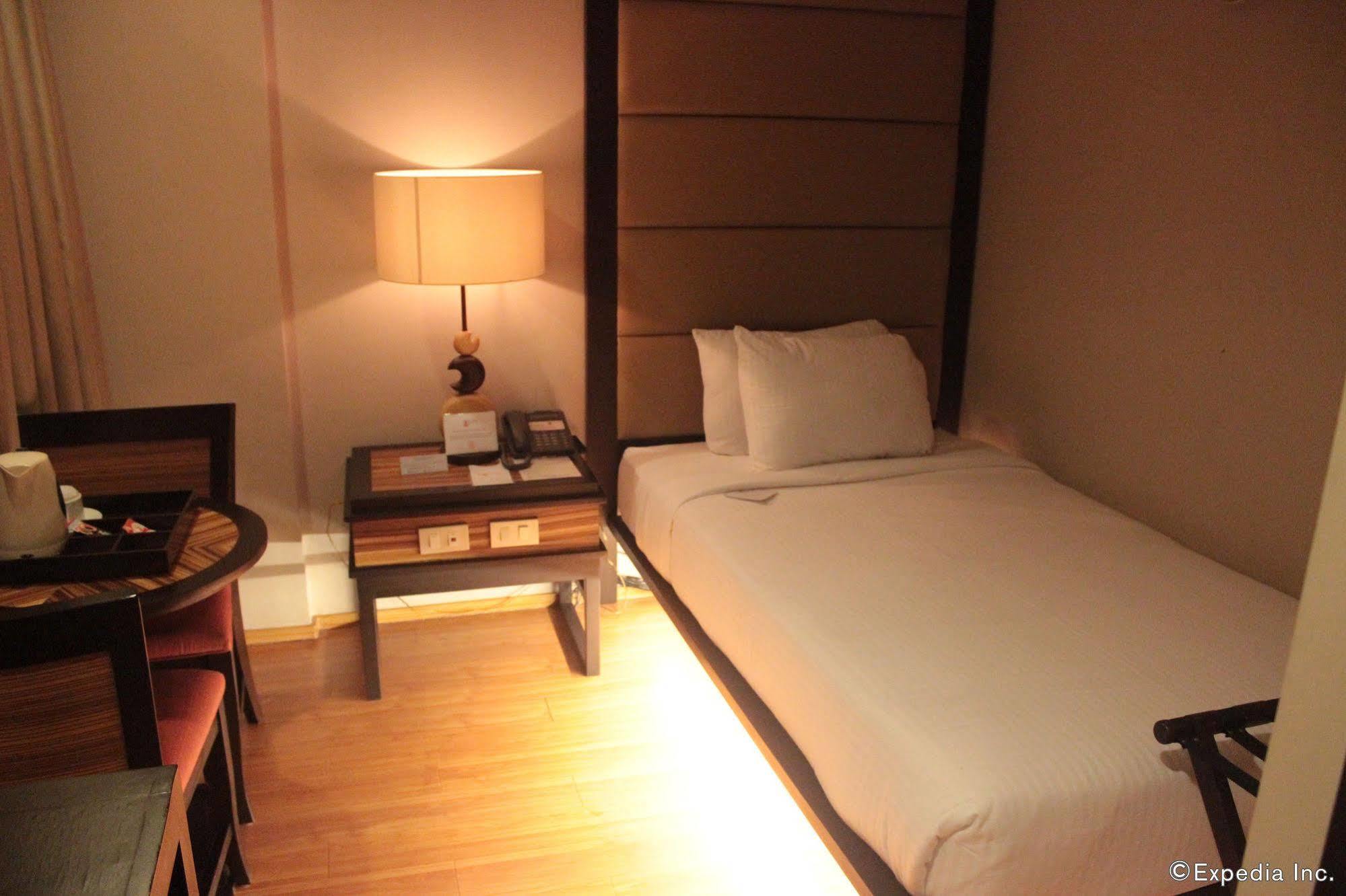 Soleste Suites Quezon City Dış mekan fotoğraf