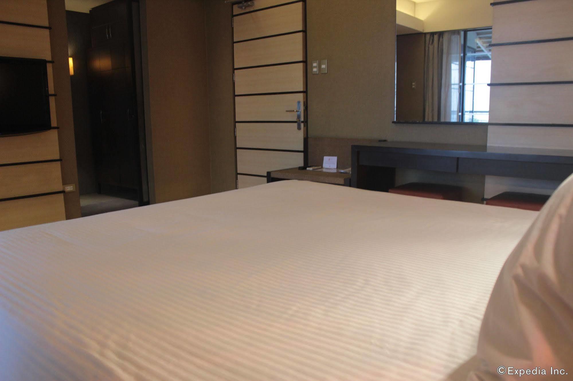 Soleste Suites Quezon City Dış mekan fotoğraf