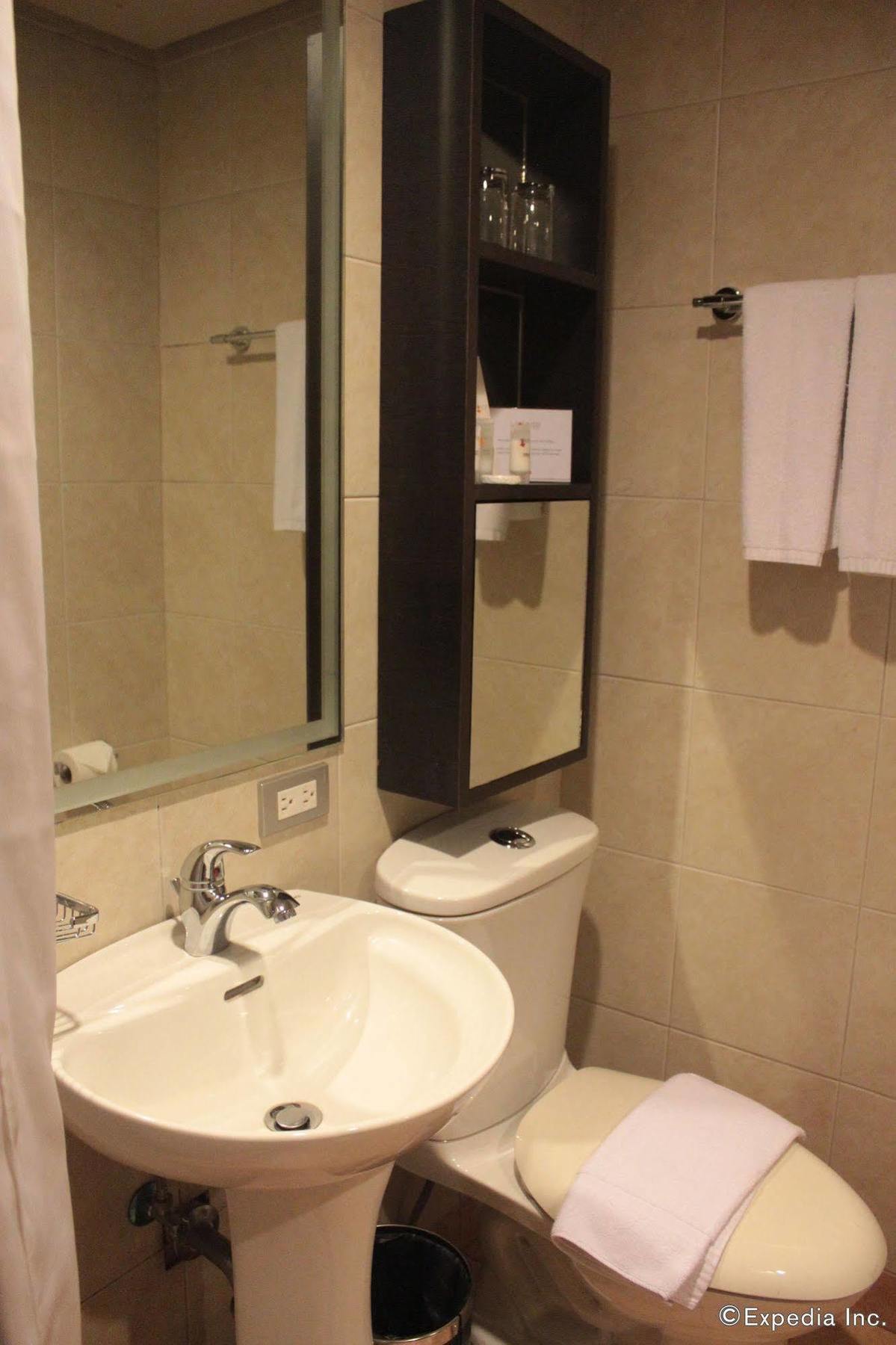 Soleste Suites Quezon City Dış mekan fotoğraf