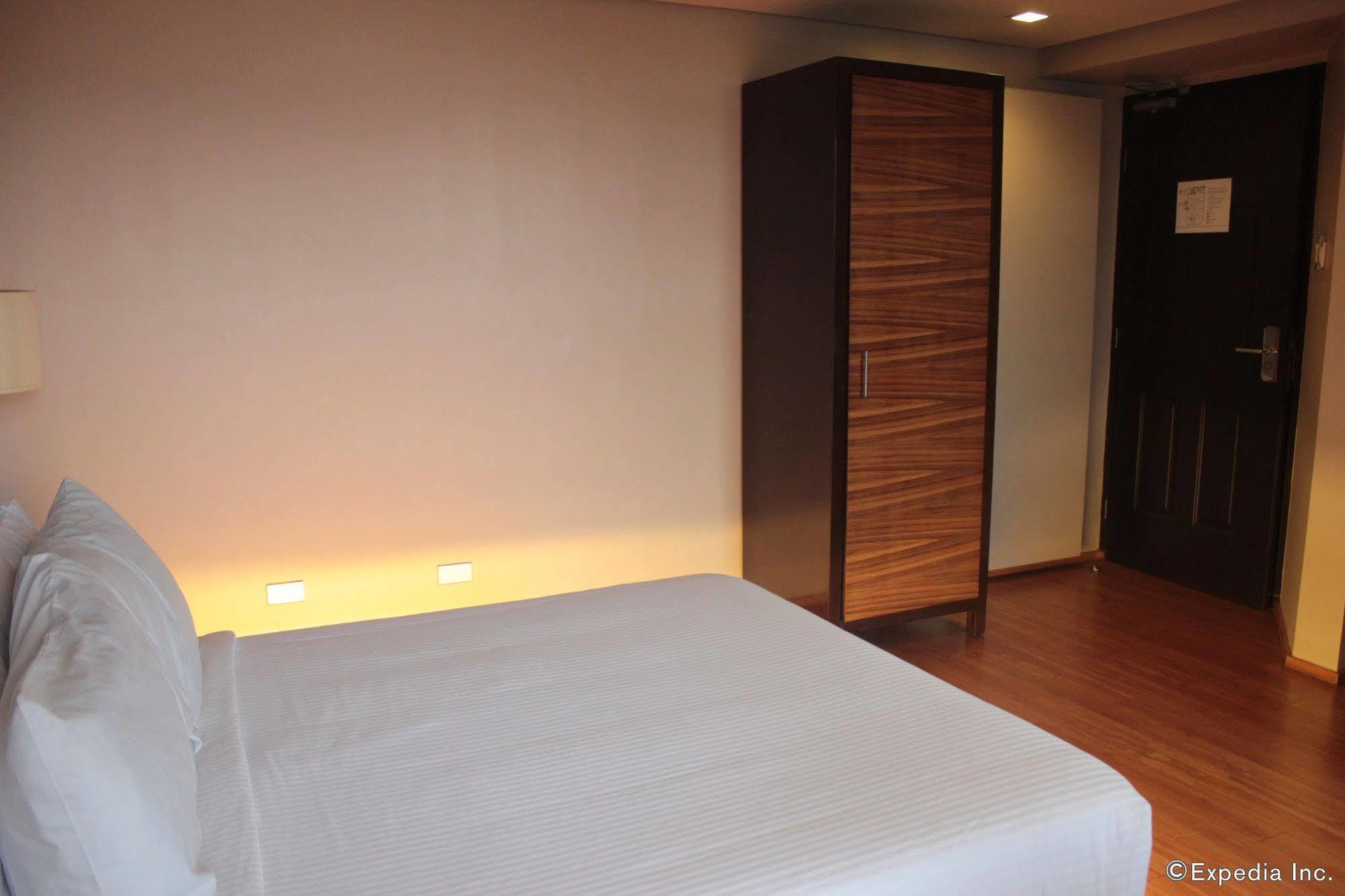 Soleste Suites Quezon City Dış mekan fotoğraf